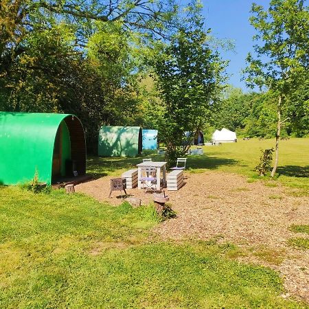 Готель Battle Pods And Bells Glamping Екстер'єр фото