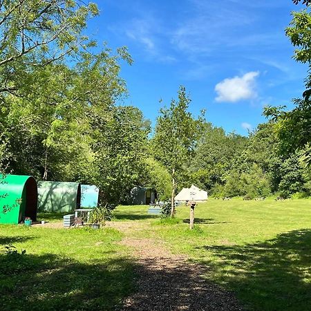 Готель Battle Pods And Bells Glamping Екстер'єр фото