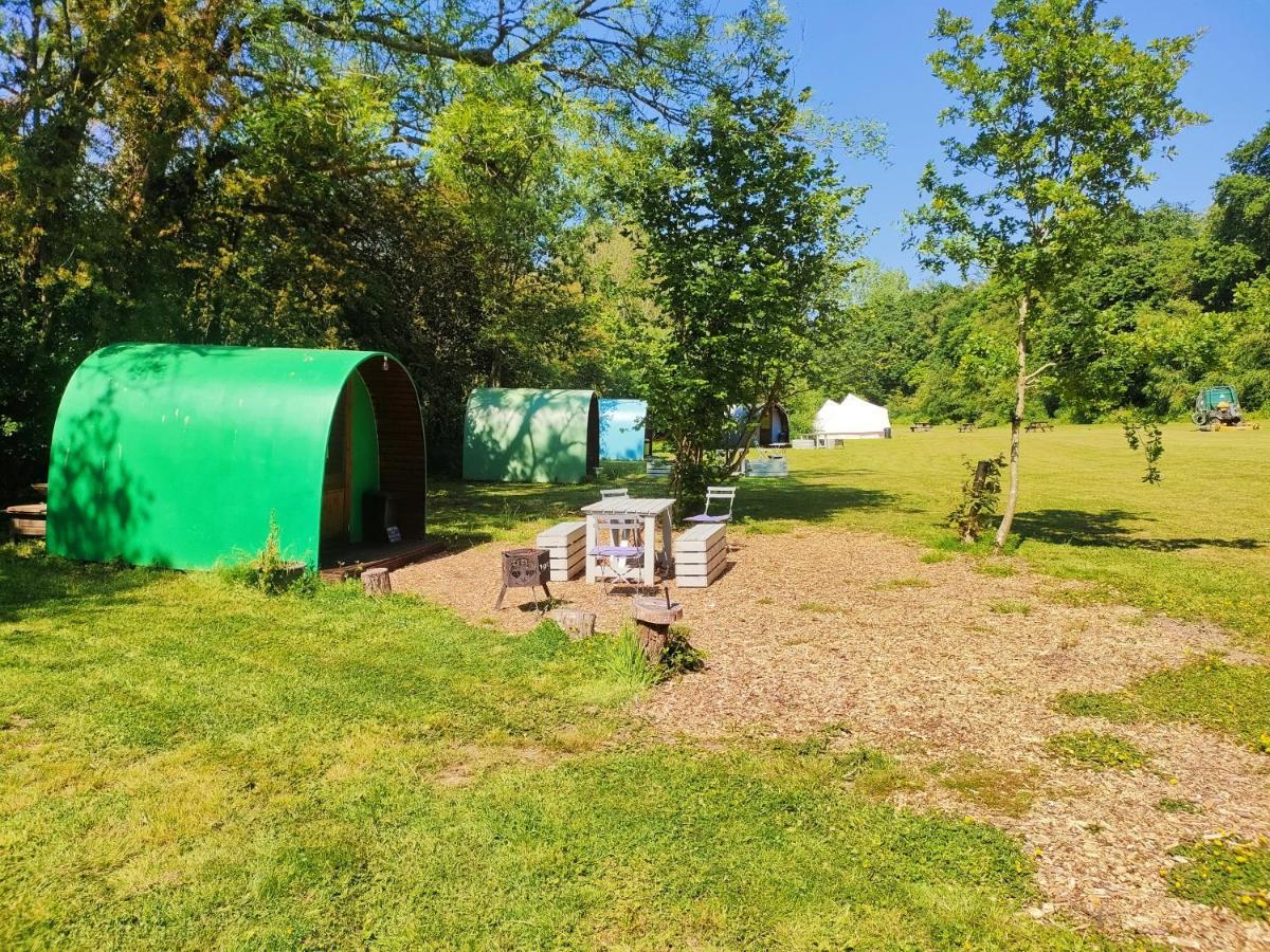Готель Battle Pods And Bells Glamping Екстер'єр фото