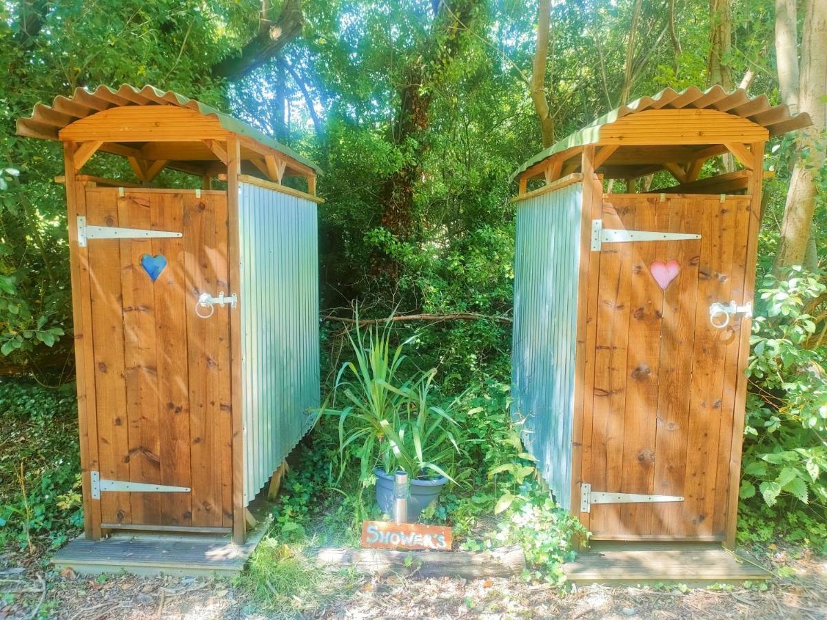 Готель Battle Pods And Bells Glamping Екстер'єр фото