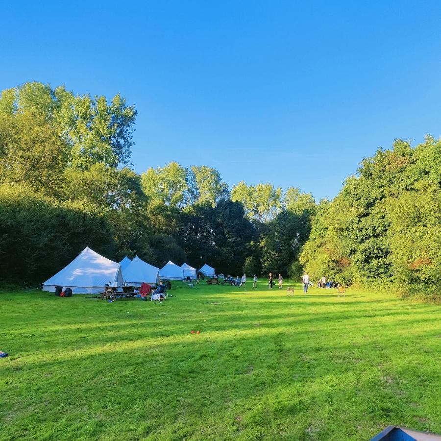 Готель Battle Pods And Bells Glamping Екстер'єр фото