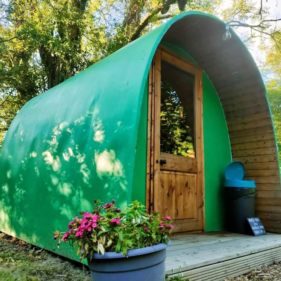 Готель Battle Pods And Bells Glamping Екстер'єр фото