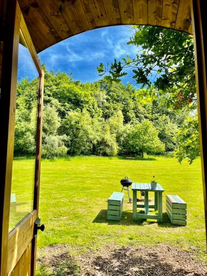 Готель Battle Pods And Bells Glamping Екстер'єр фото